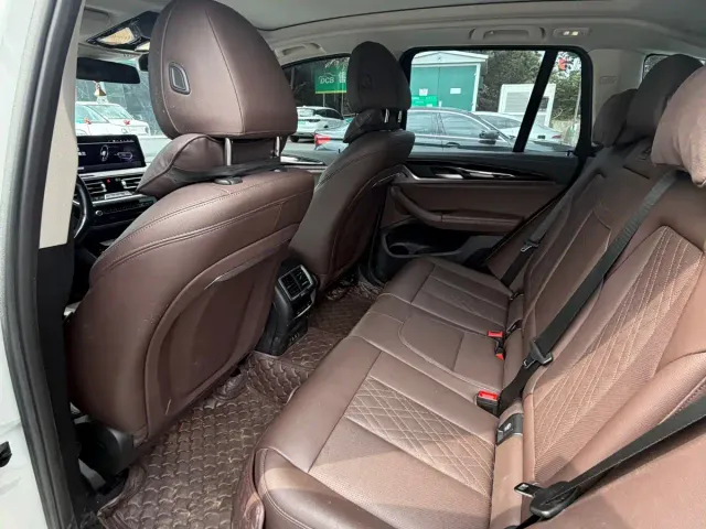 BMW iX3 — Фото автомобиля 6
