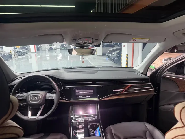 Audi Q7 — Фото автомобиля 6