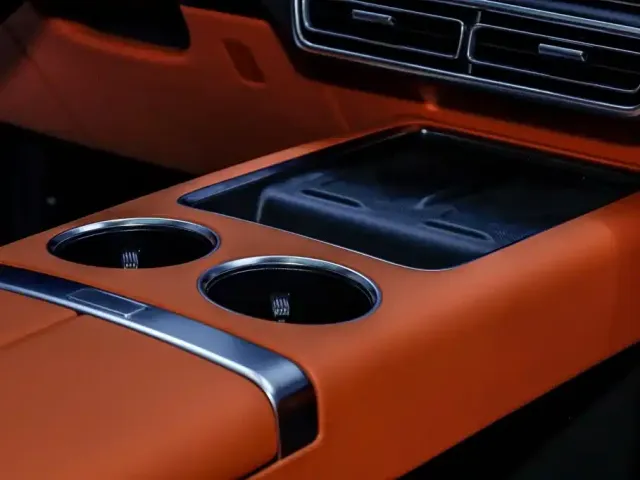 Li Auto L8 — Фото автомобиля 19