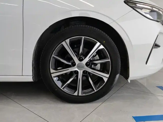 Geely Emgrand — Фото автомобиля 6