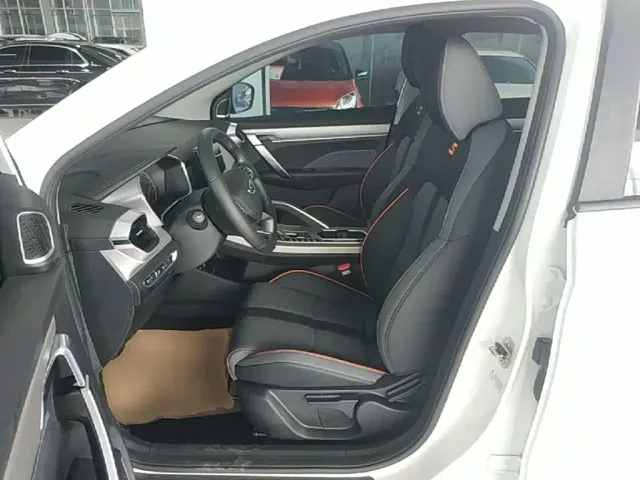 Geely Binyue — Фото автомобиля 14