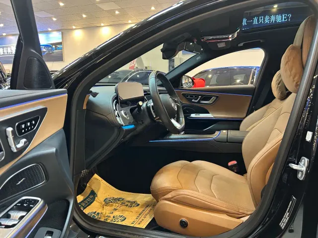 Mercedes-Benz E-Class — Фото автомобиля 7