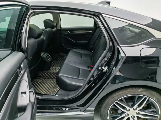 Honda Accord — Фото автомобиля 19