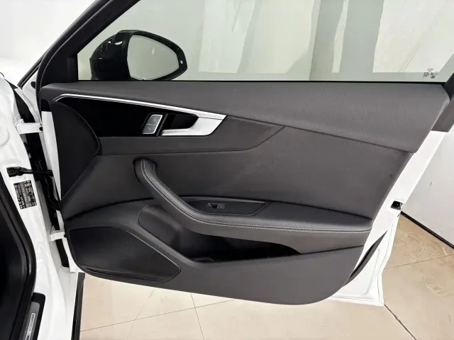 Audi A4L — Фото автомобиля 23