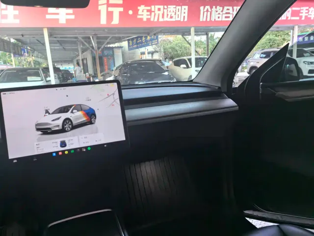 Tesla Model Y — Фото автомобиля 13
