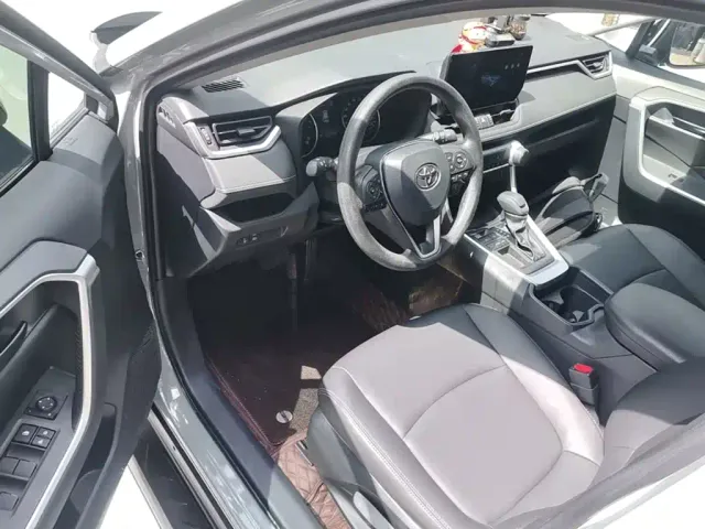 Toyota RAV4 — Фото автомобиля 15