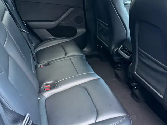 Tesla Model Y — Фото автомобиля 11