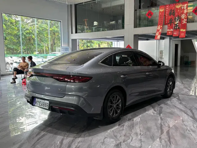 BYD Qin L — Фото автомобиля 29