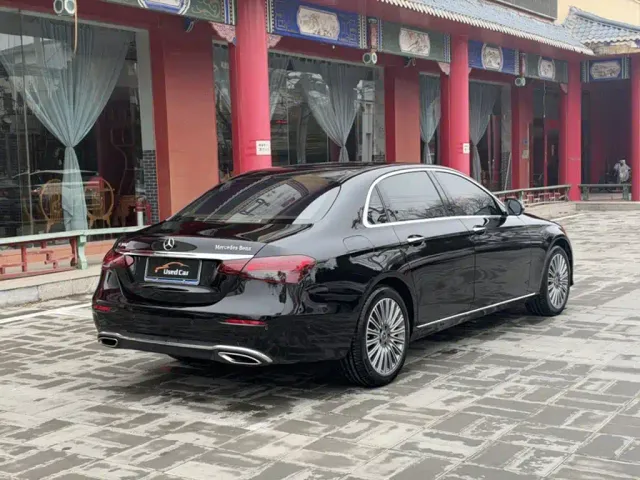 Mercedes-Benz E-Class — Фото автомобиля 4