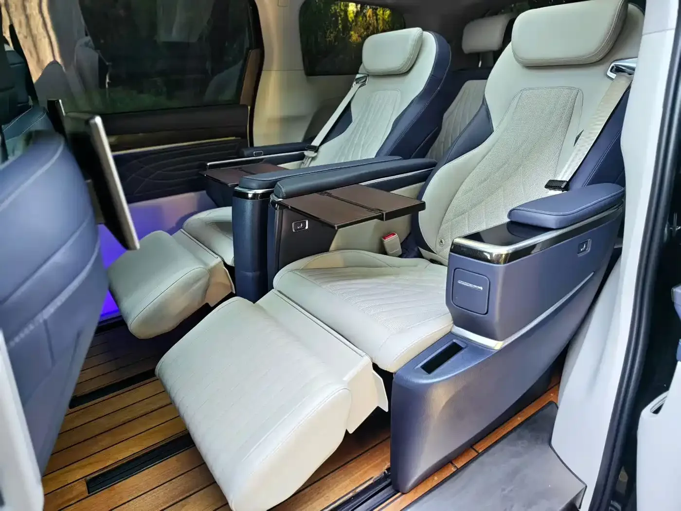 SAIC Maxus Maxus G90 2022 2.0T Interstellar Six-Seater — Фото автомобиля 6