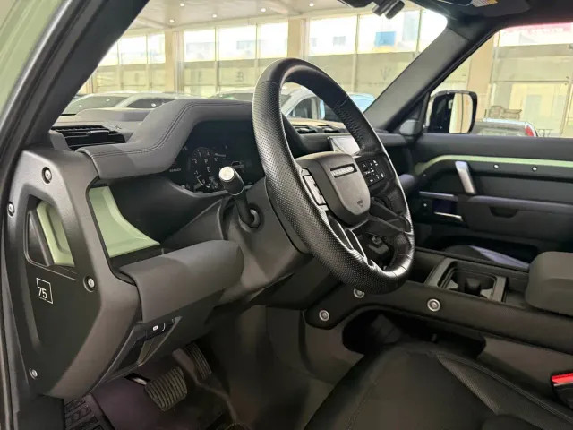 Land Rover Defender — Фото автомобиля 6