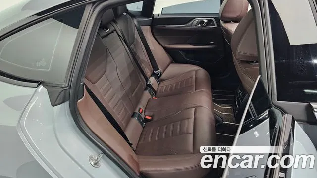 BMW i4 — Фото автомобиля 11