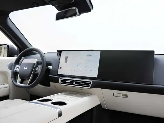 Li Auto L8 — Фото автомобиля 10