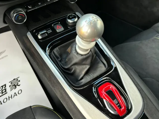 Lotus Emira — Фото автомобиля 6