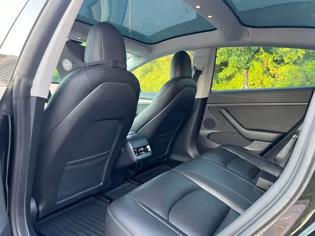 Tesla Model 3 — Фото автомобиля 7