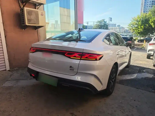 BYD Qin L — Фото автомобиля 6