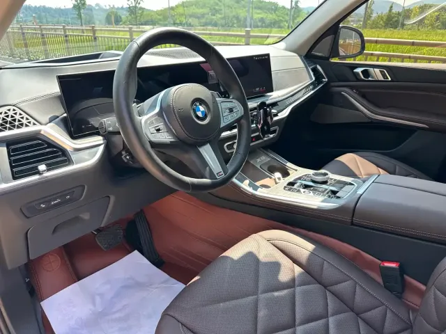 BMW BMW X5 2023 xDrive 30Li Premium M Sport Black Night Package — Фото автомобиля 6
