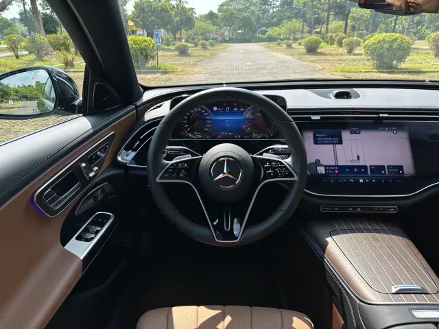 Mercedes-Benz E-Class — Фото автомобиля 18
