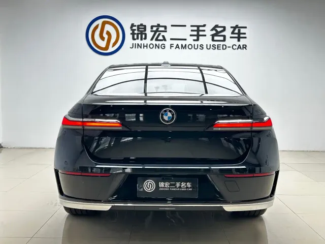 BMW 7 Series — Фото автомобиля 27