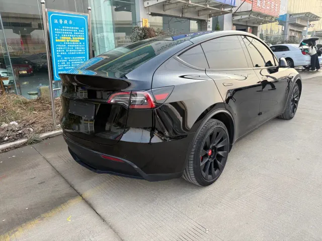 Tesla Model Y — Фото автомобиля 4
