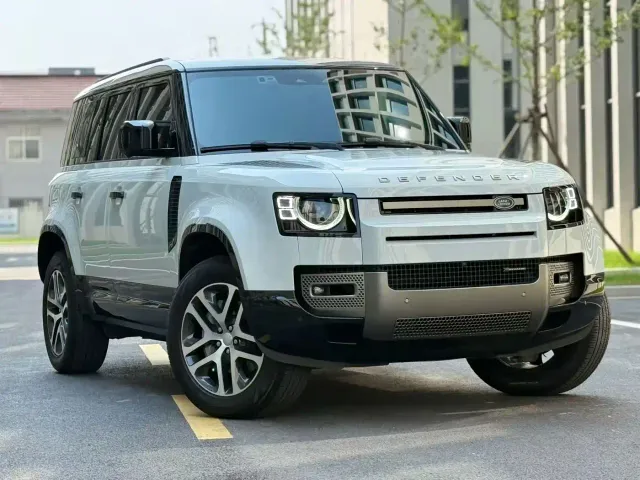 Land Rover Defender — Фото автомобиля 3