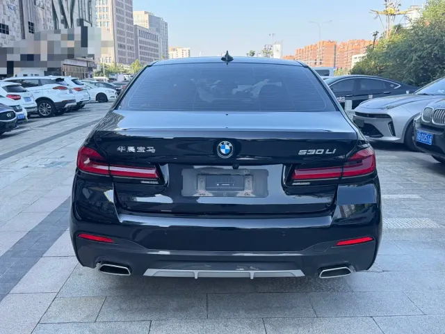 BMW 5 Series — Фото автомобиля 9