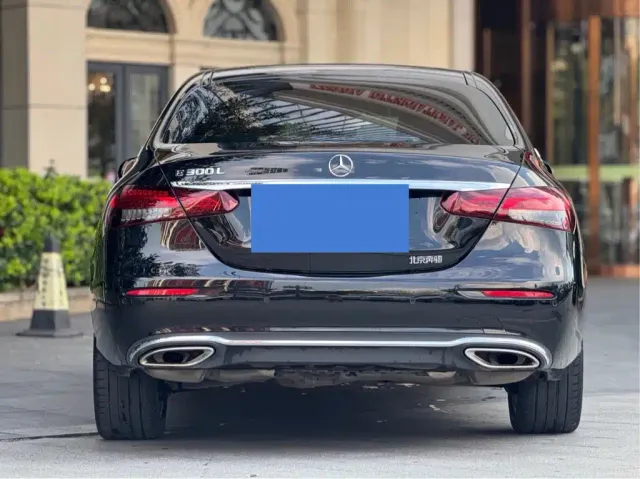 Mercedes-Benz E-Class — Фото автомобиля 8