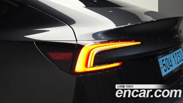Tesla Model 3 — Фото автомобиля 7