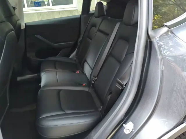 Tesla Model Y — Фото автомобиля 16