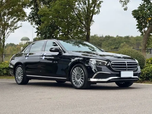 Mercedes-Benz E-Class — Фото автомобиля 3