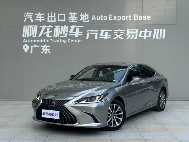 Фотография автомобиля — Lexus ES
