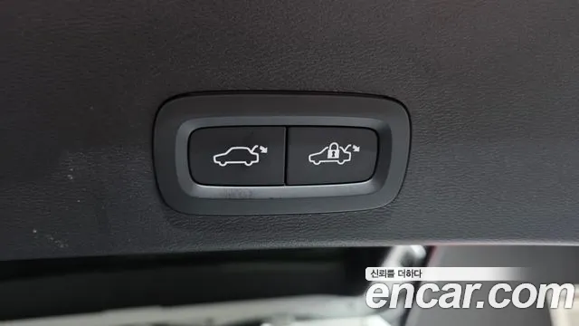 Volvo XC40 — Фото автомобиля 24