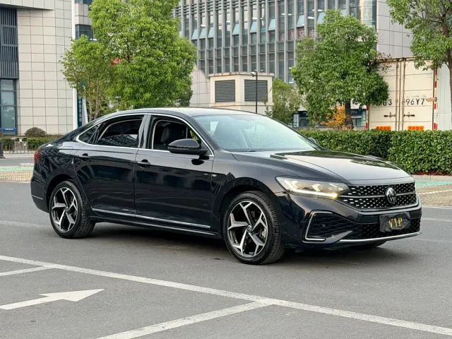 Volkswagen Passat — Фото автомобиля 3