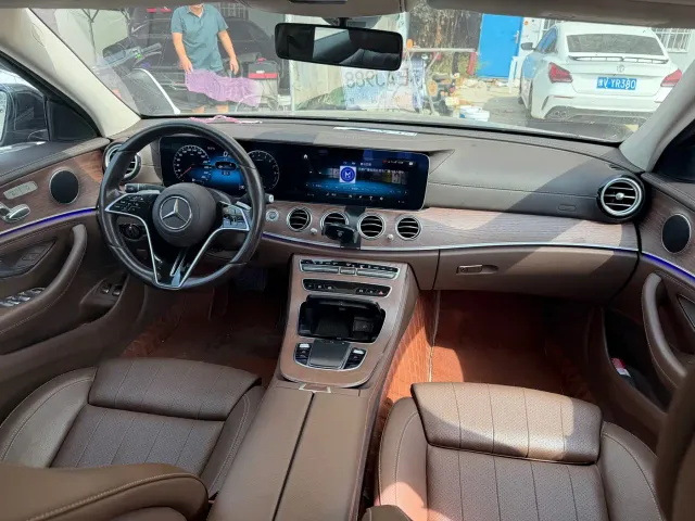 Mercedes-Benz E-Class — Фото автомобиля 3
