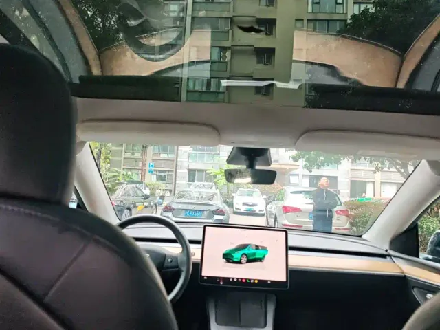 Tesla Model Y — Фото автомобиля 19