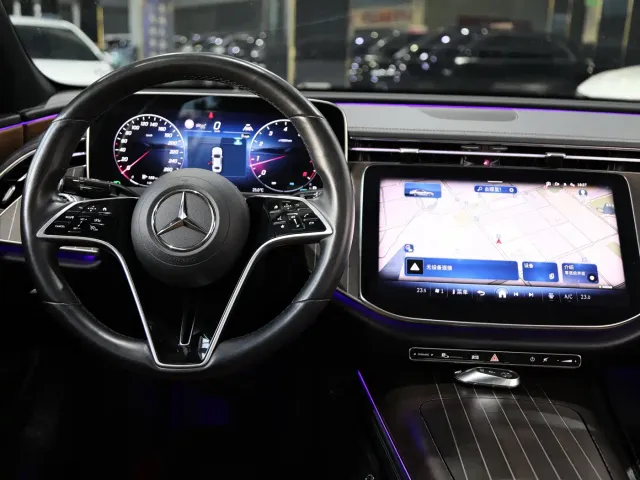Mercedes-Benz E-Class — Фото автомобиля 12