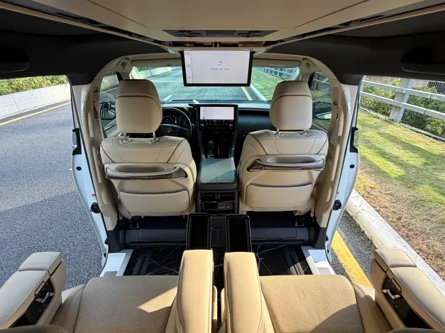 Toyota Alphard — Фото автомобиля 9