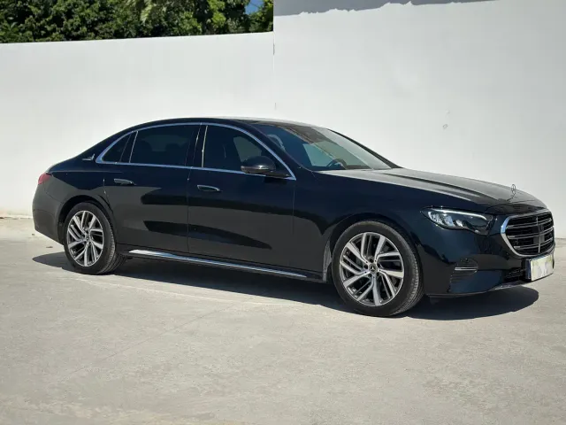 Mercedes-Benz E-Class — Фото автомобиля 3