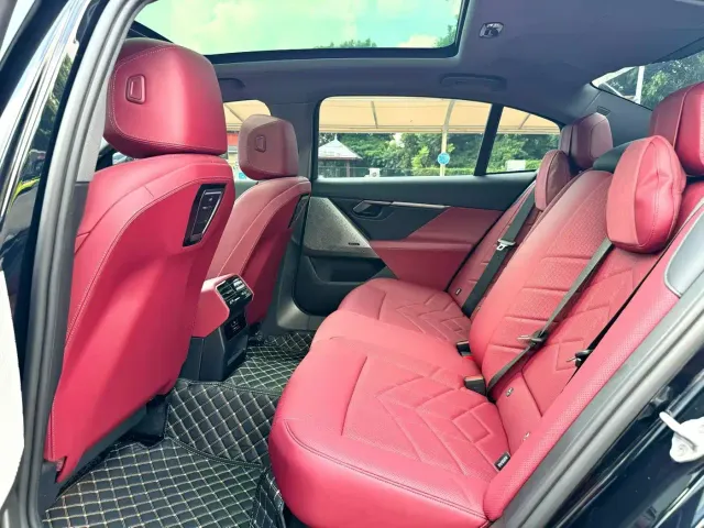 BMW 5 Series — Фото автомобиля 9
