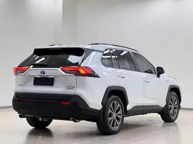 Toyota RAV4 Rongfang Dual Engine E+ — Фото автомобиля 4