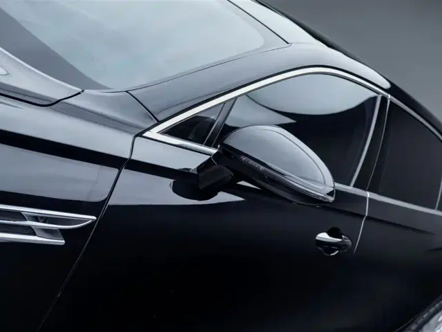Bentley Flying Spur — Фото автомобиля 8