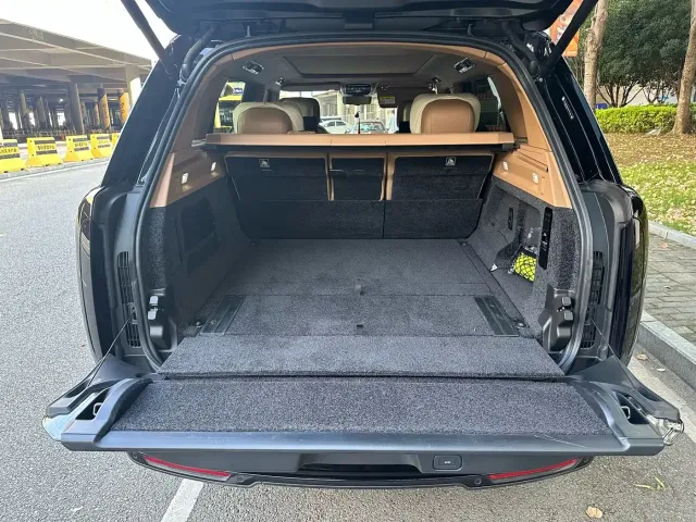 Land Rover Range Rover 2024 3.0 L6 400PS SV Honor Genesis Extended — Фото автомобиля 15