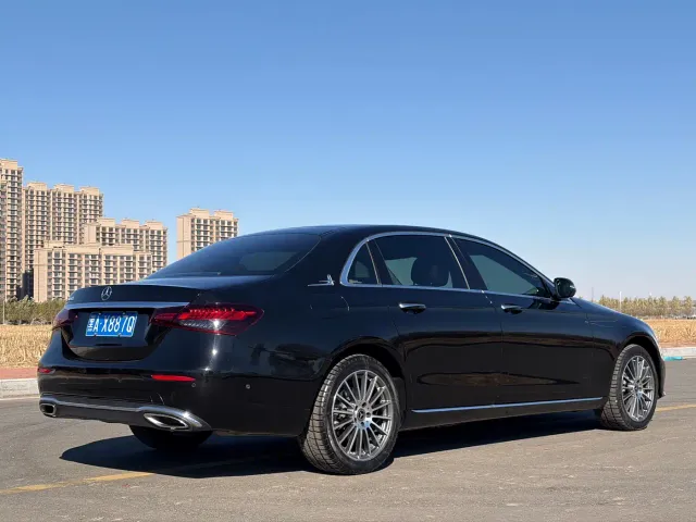 Mercedes-Benz E-Class — Фото автомобиля 4
