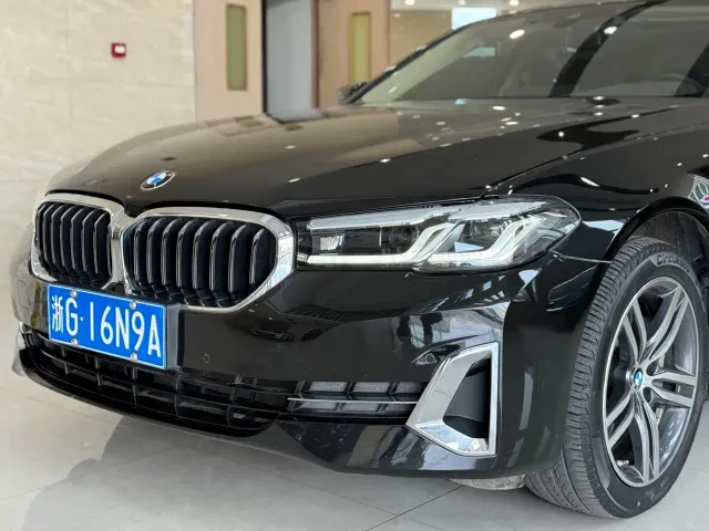 BMW 5 Series — Фото автомобиля 4