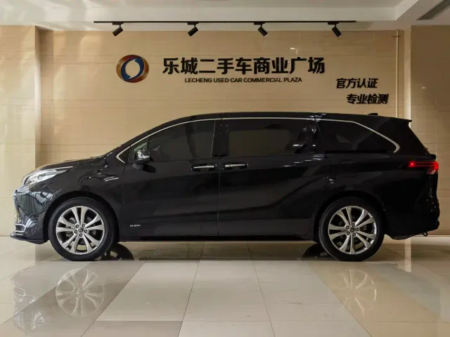 Toyota Sienna — Фото автомобиля 17