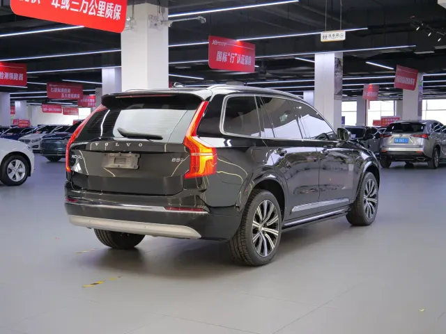 Volvo XC90 — Фото автомобиля 7
