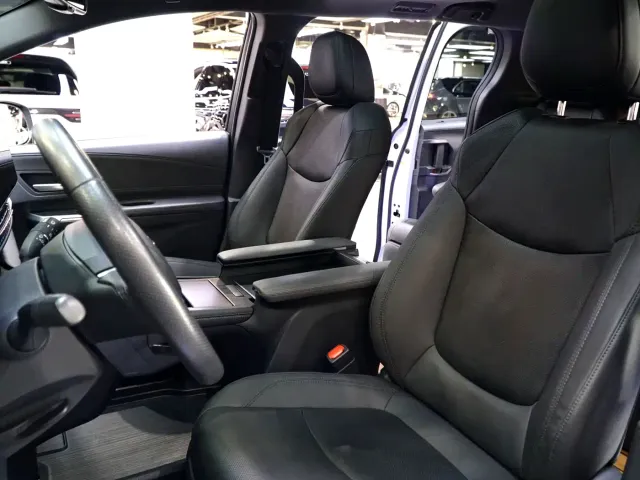 Toyota Sienna — Фото автомобиля 11