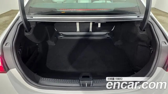 Mercedes-Benz E-Class — Фото автомобиля 11