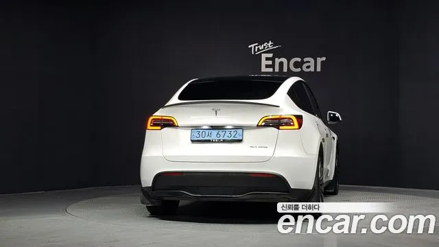 Tesla Model Y — Фото автомобиля 4