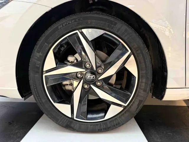 Hyundai Elantra — Фото автомобиля 11